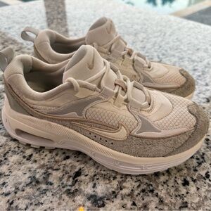 Nike Women's Cream Nike Air Max Bliss LX Women’s Size 6.5